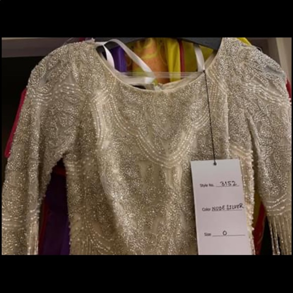 Formal dress - Picture 15 of 16